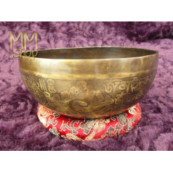 engraved singing bowl Om Mani Padme Hum 16 cm